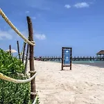 Breezy And Fresh House With Roof Just 25 Min Walk To Sea