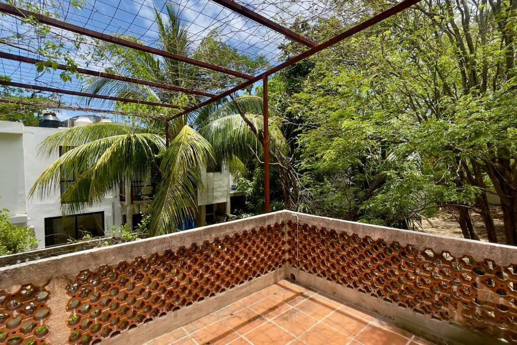 Сasa de vacaciones Breezy And Fresh House With Roof Just 25 Min Walk To Sea *