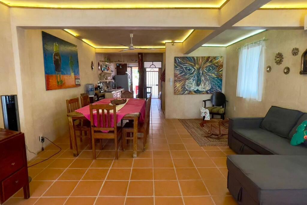 Сasa de vacaciones Breezy And Fresh House With Roof Just 25 Min Walk To Sea