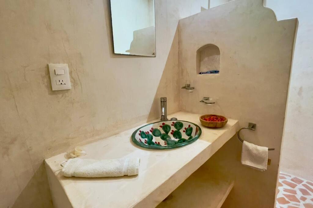 Breezy And Fresh House With Roof Just 25 Min Walk To Sea
